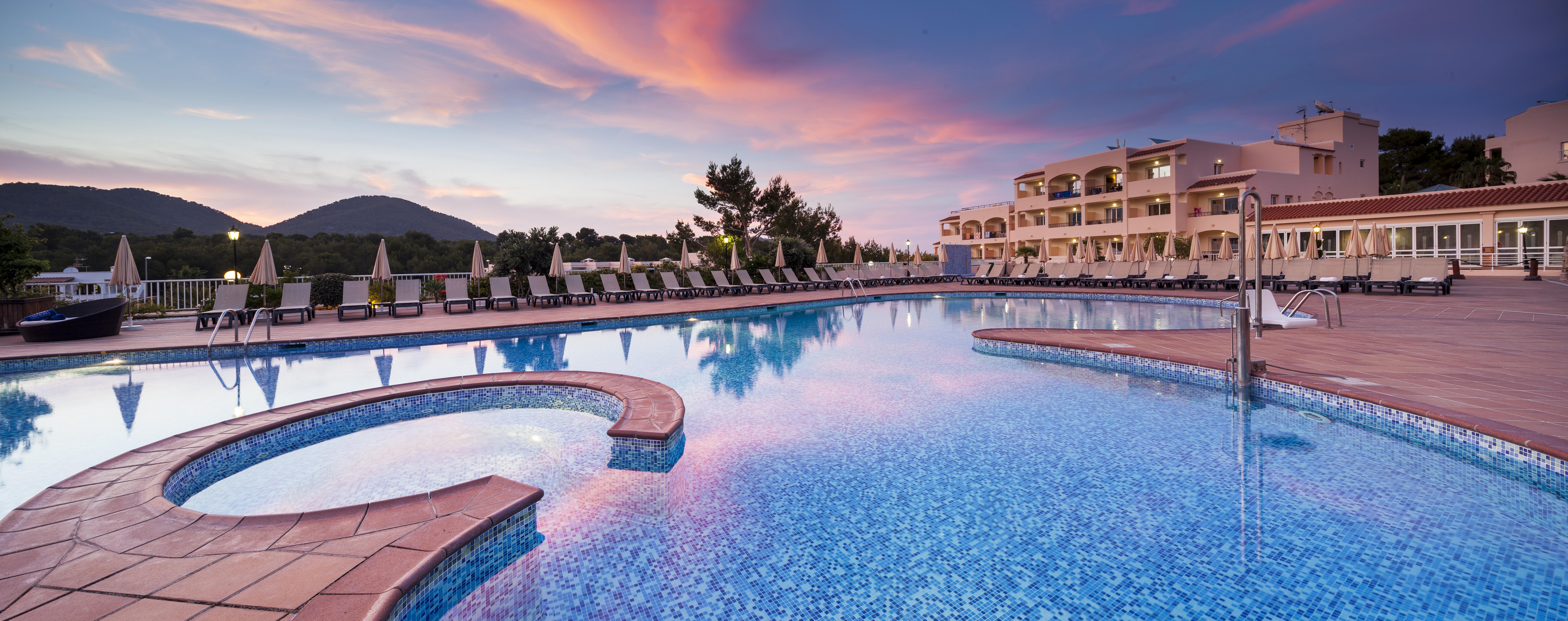 Playa Des Figueral Invisa Hotel Club Cala Blanca מראה חיצוני תמונה