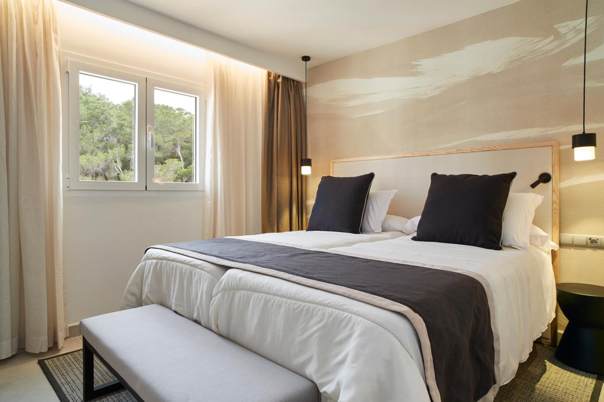 Playa Des Figueral Invisa Hotel Club Cala Blanca מראה חיצוני תמונה